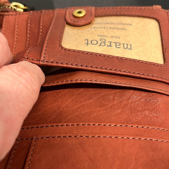 Margot New York | “Tori” Bifold Leather Wallet - Picture 11 of 14